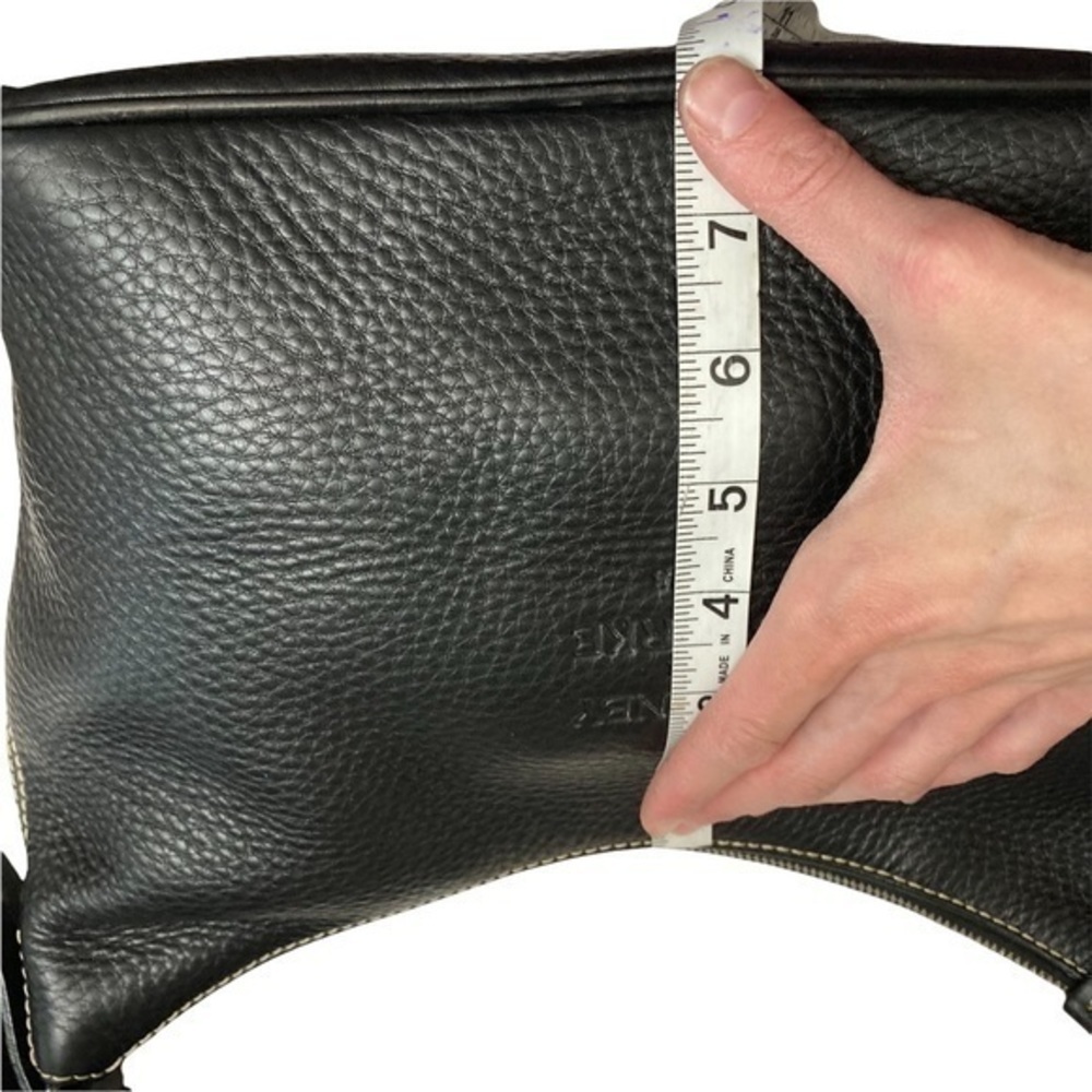 Dooney and Bourke black leather zipper bag - Picture 6 of 15